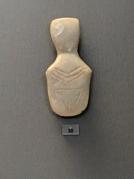 Early Cycladic female figurine of the Chalandriani-Dokathismata type from Syros, displaying linear configuration and geometric pattern